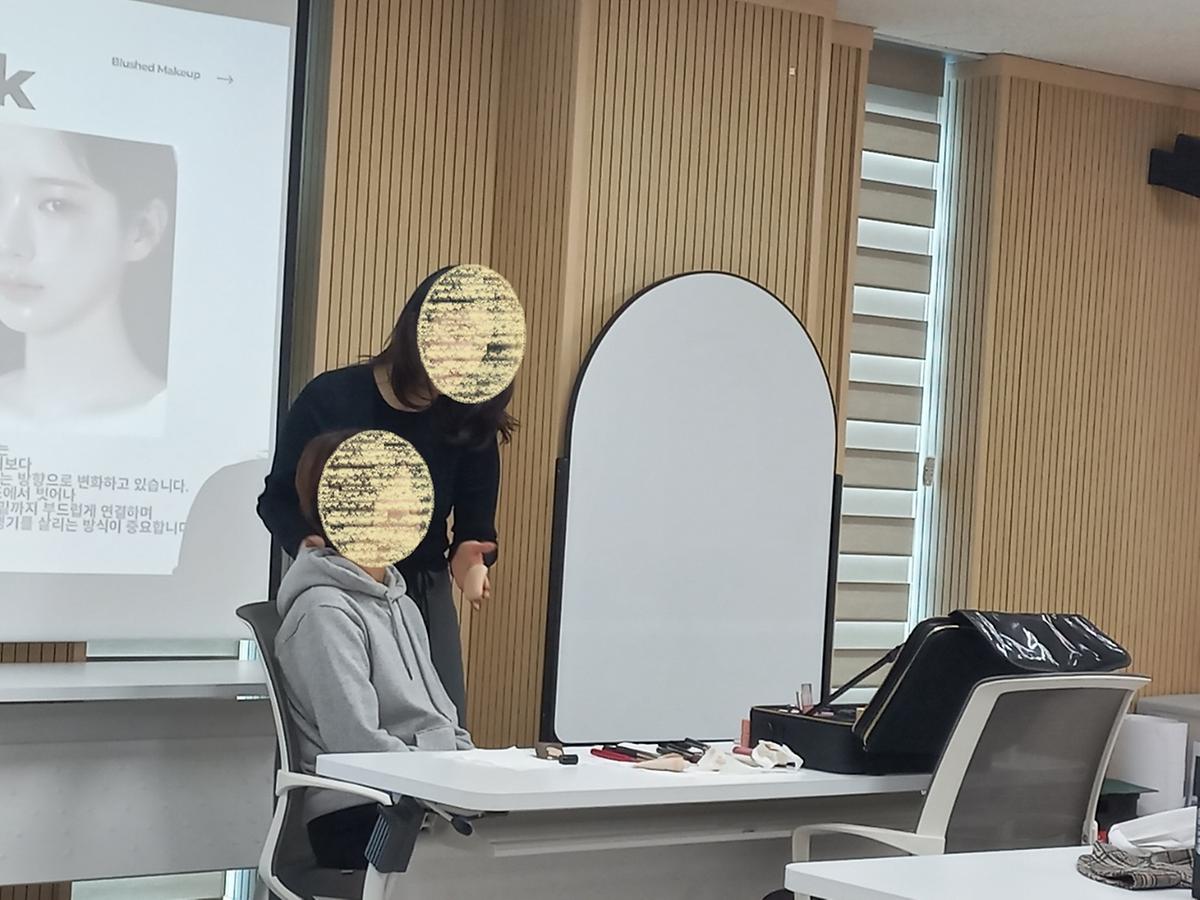 처음부터_차근차근,_셀프_메이크업_2.jpg 이미지